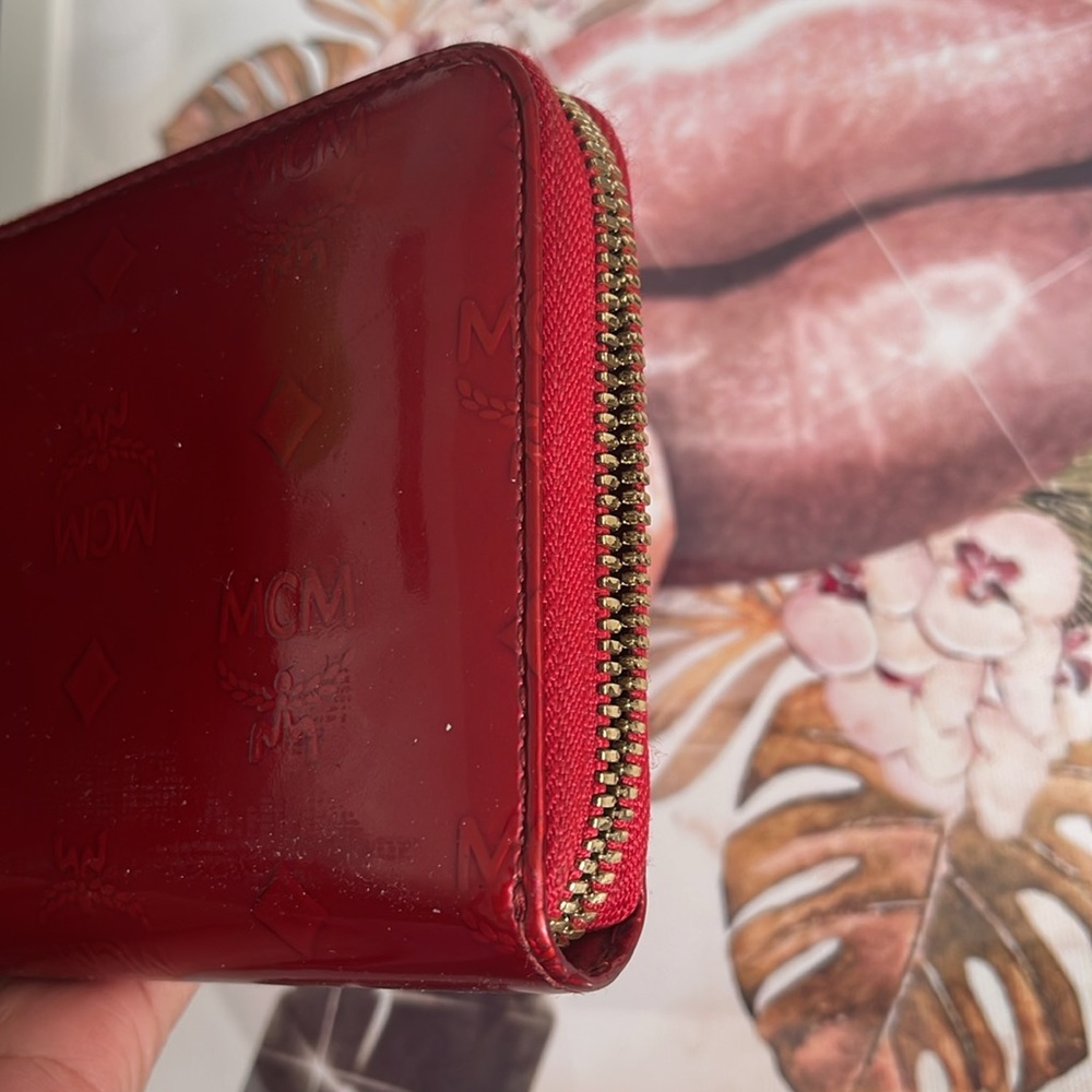 MCM Vernis Zippy Wallet